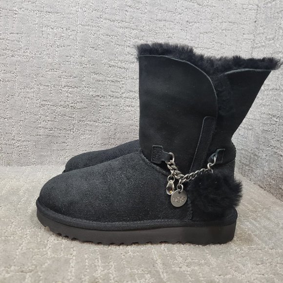 UGG Classic Mini Women's Size US 5 Black Sheepskin Chain Logo Strap Boots NEW - Picture 7 of 10